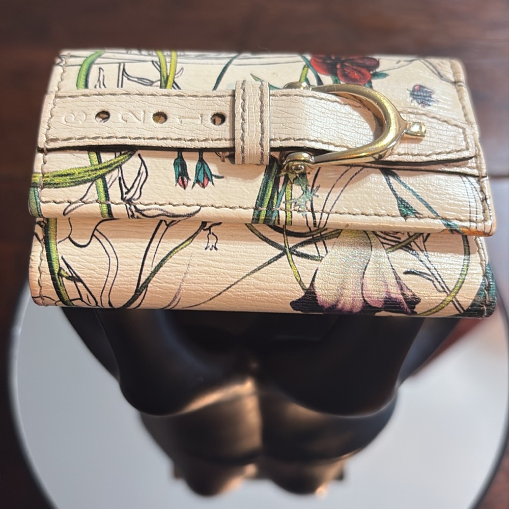 GUCCI Flora Key Case w/Buckle Detail Six-Ring - Picture 4 of 12